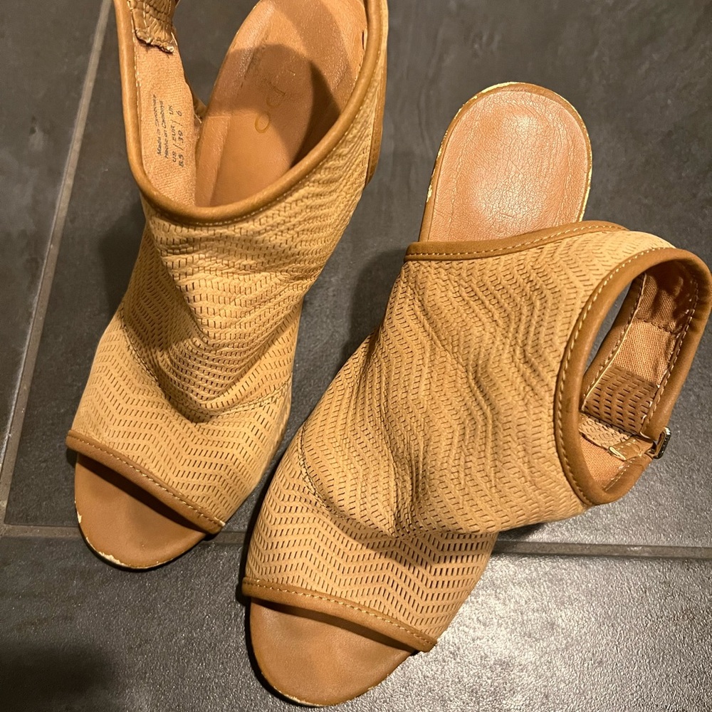 Aldo Shoes Brown Tan Suede Heels Thick 8.5